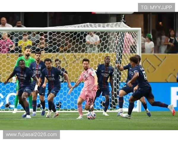 梅西世界杯的幕后故事:训练、准备与团队合作的感人细节 梅西世界杯的幕后故事:训练、准备与团队合作的感人细节